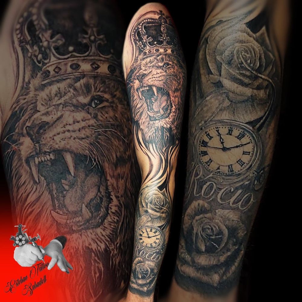 Manga con león coronado, reloj y rosas